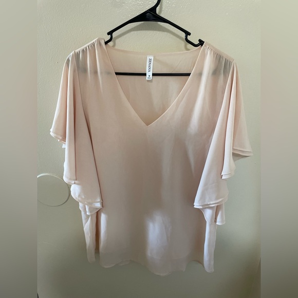 Zenana Outfitters Tops - ✨Zenana Short Sleeve Vneck Nude Blouse Size M